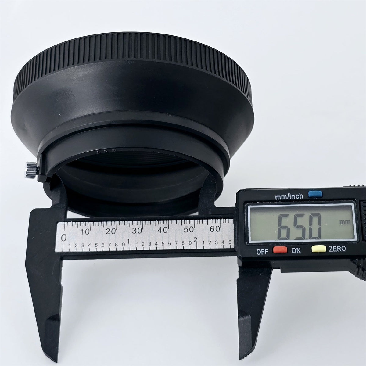 [Pre-owned] Genuine Fujica 65mm Screw-in Rubber Lens Hood — Mint — Japan #5621