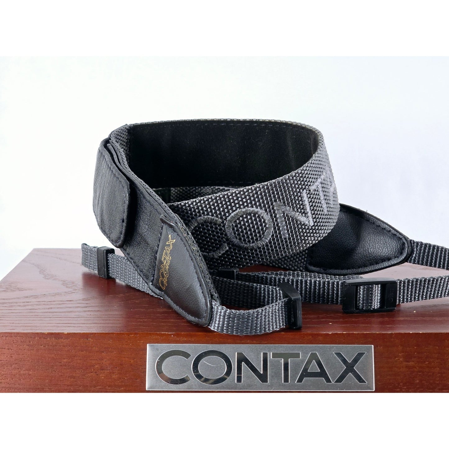 [Pre-owned] Contax 60 Years S2 Neck/Shoulder Original Strap — MINT — Japan #4592