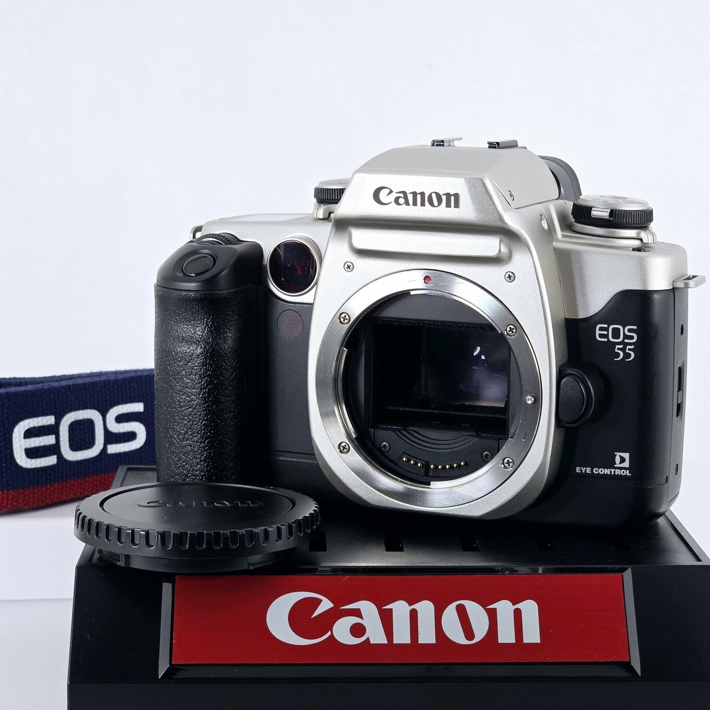 [Pre-owned] Canon EOS 55 SLR 35mm Film Camera Body — Mint — Japan #5344