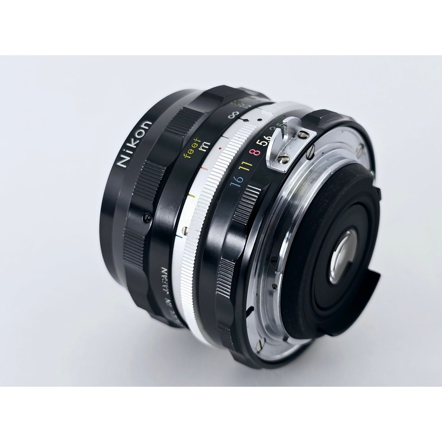 [Pre-owned] Nikon Non-Ai Nikkor-H Auto 28mm F3.5 Wide Angle MF Lens — Near MINT — Japan #4819