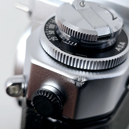 [Pre-owned] Nikon Nikomat EL 35mm SLR Film Camera Body — Near Mint — Japan #5255