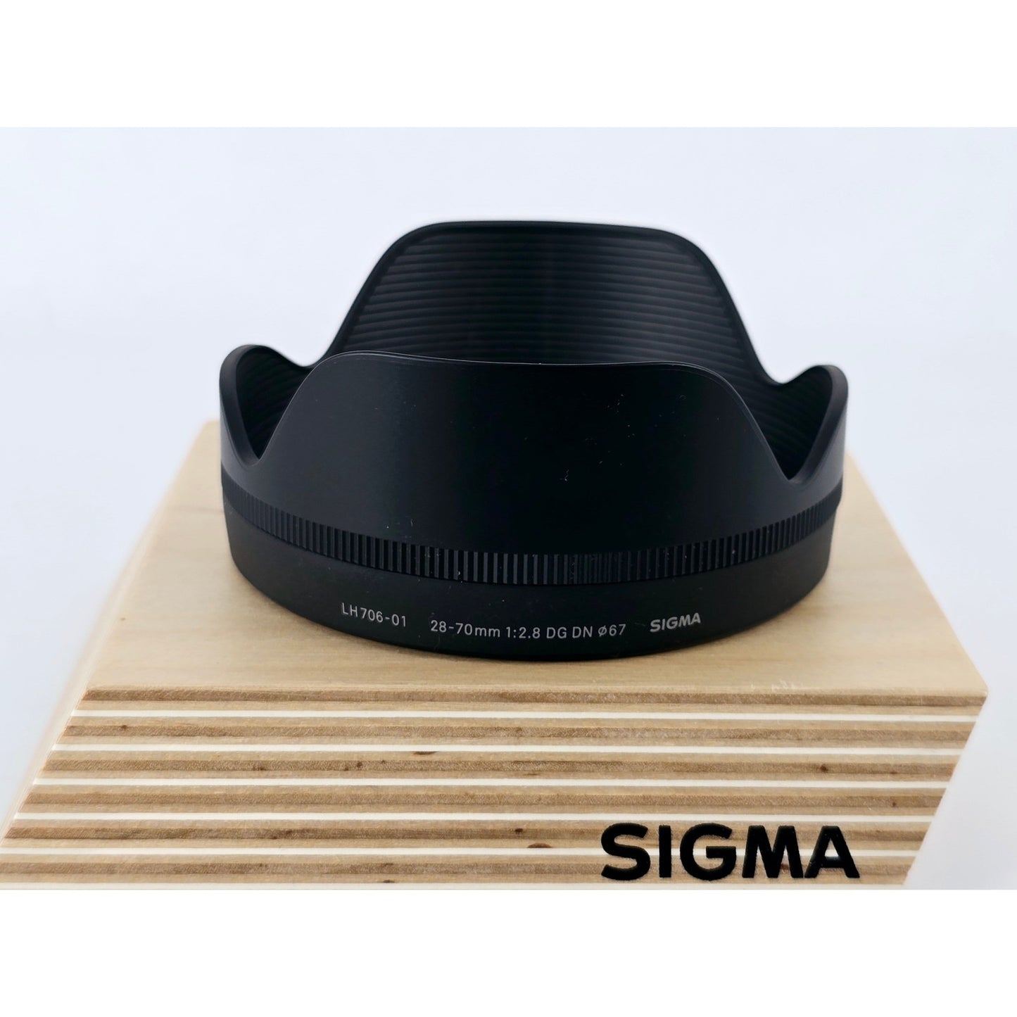 [Pre-owned] Sigma LH706-01 67mm Lens Hood for 28-70mm F2.8 DG DN — Top MINT — Japan #2968