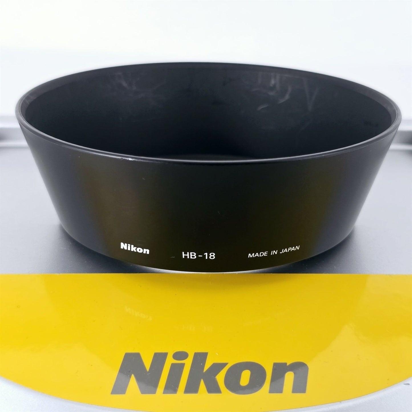 [Pre-owned] Nikon HB-18 Bayonet Lens Hood for AF 28-105mm f/3.5-4.5D — Near Mint — Japan #5378