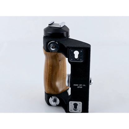 [Pre-owned] Asahi Pentax Hand Wood Grip w/ Hot Shoe for 67 67II 6x7 — Near MINT — Japan #3326