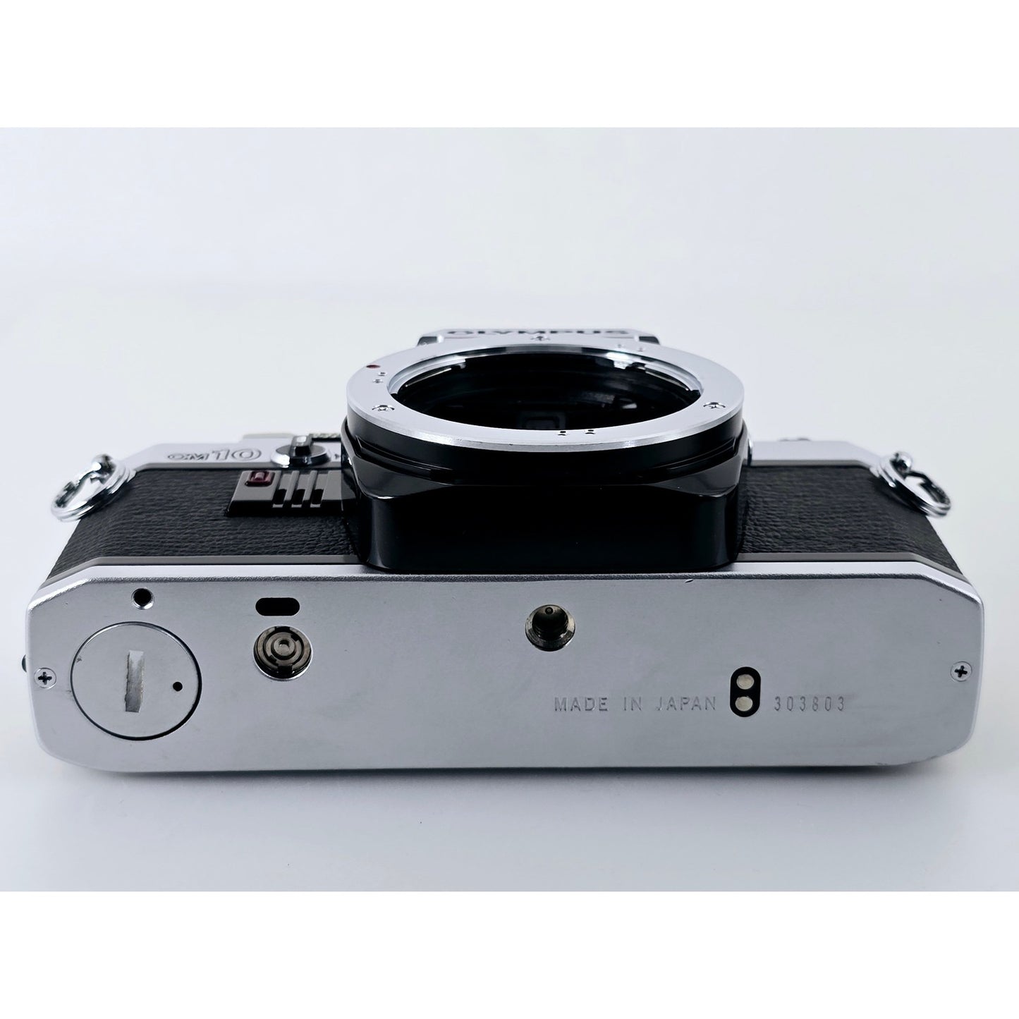 [Pre-owned] Olympus OM10 SLR 35mm Film Camera (Body Only) — Near MINT+++ — Japan #4862