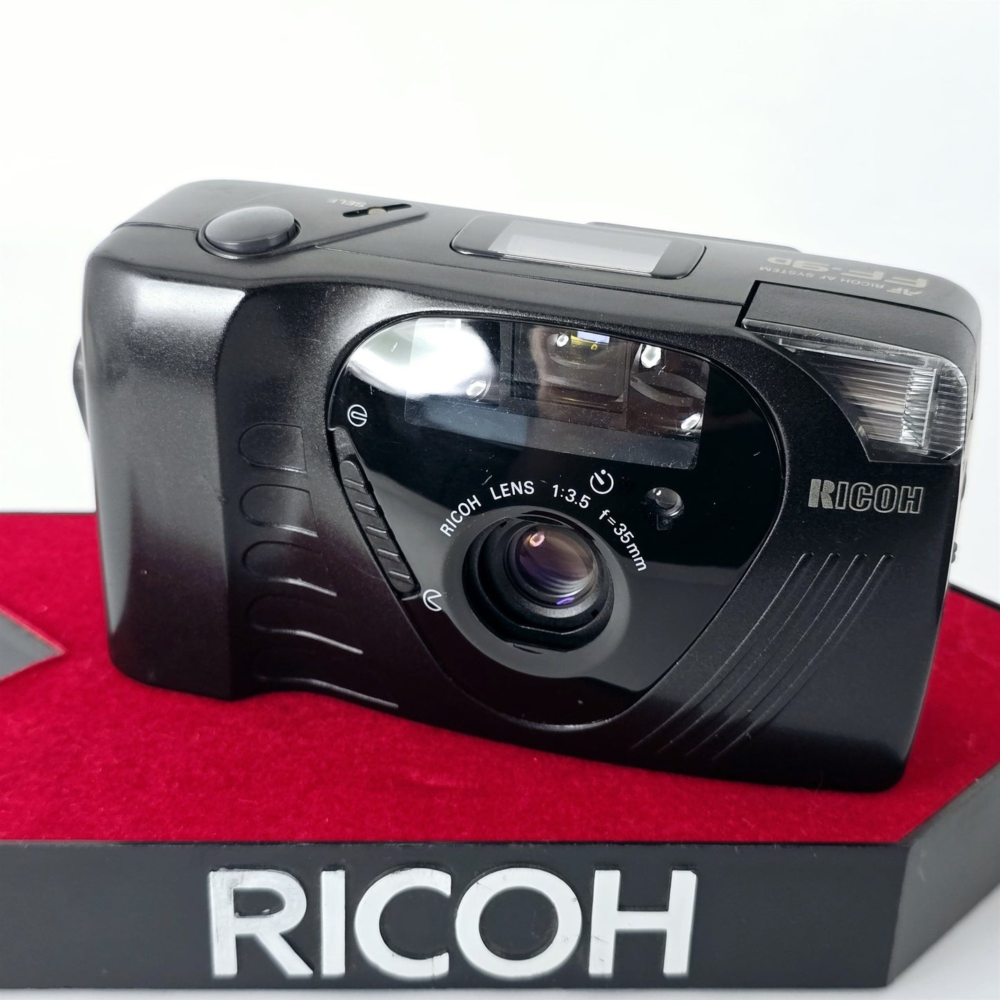 [Pre-owned] Ricoh FF-9D Point & Shoot 35mm Film Camera — Mint — Japan #5374
