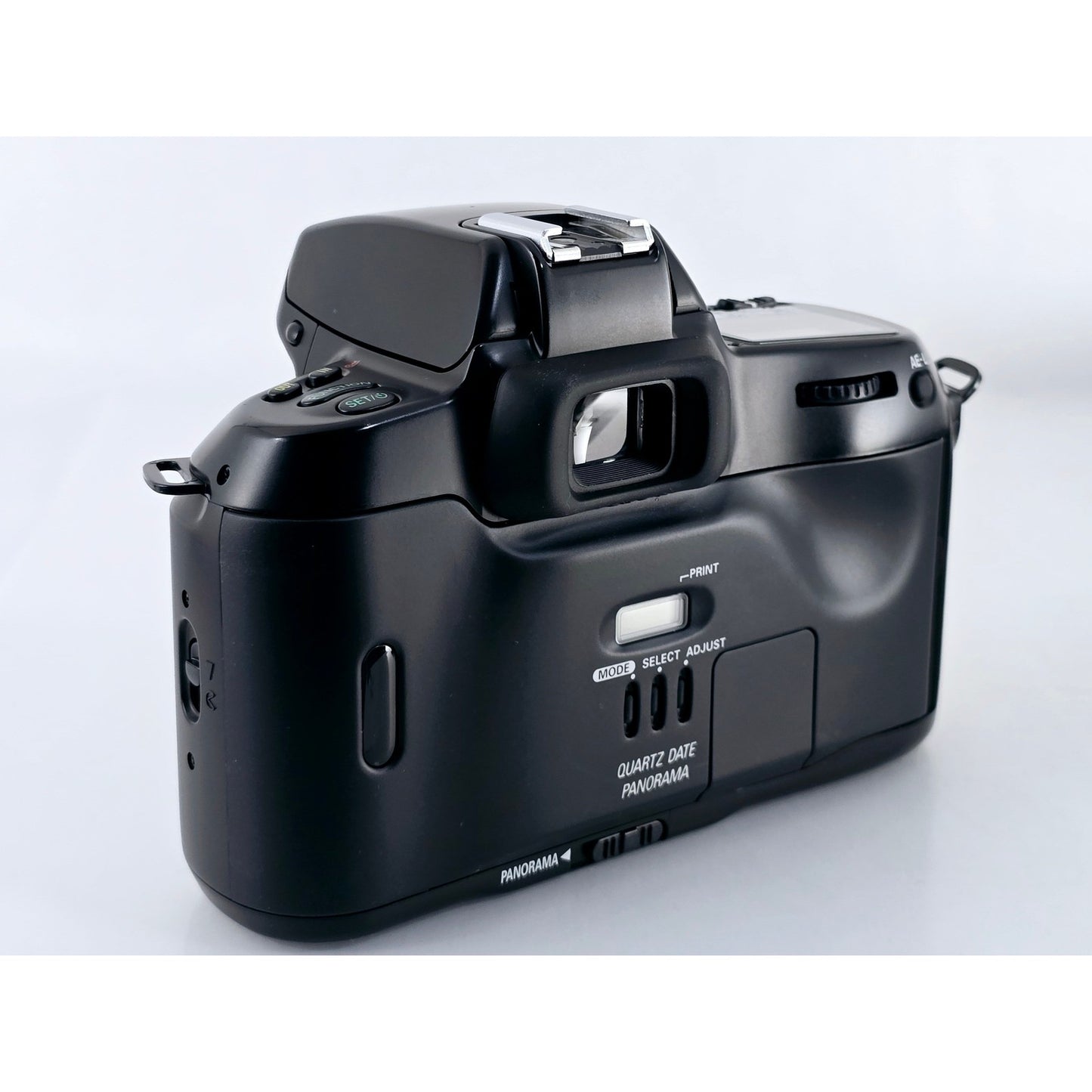 [Pre-owned] Nikon F70 SLR 35mm Film Camera (Body Only) — Top MINT — Japan #3751