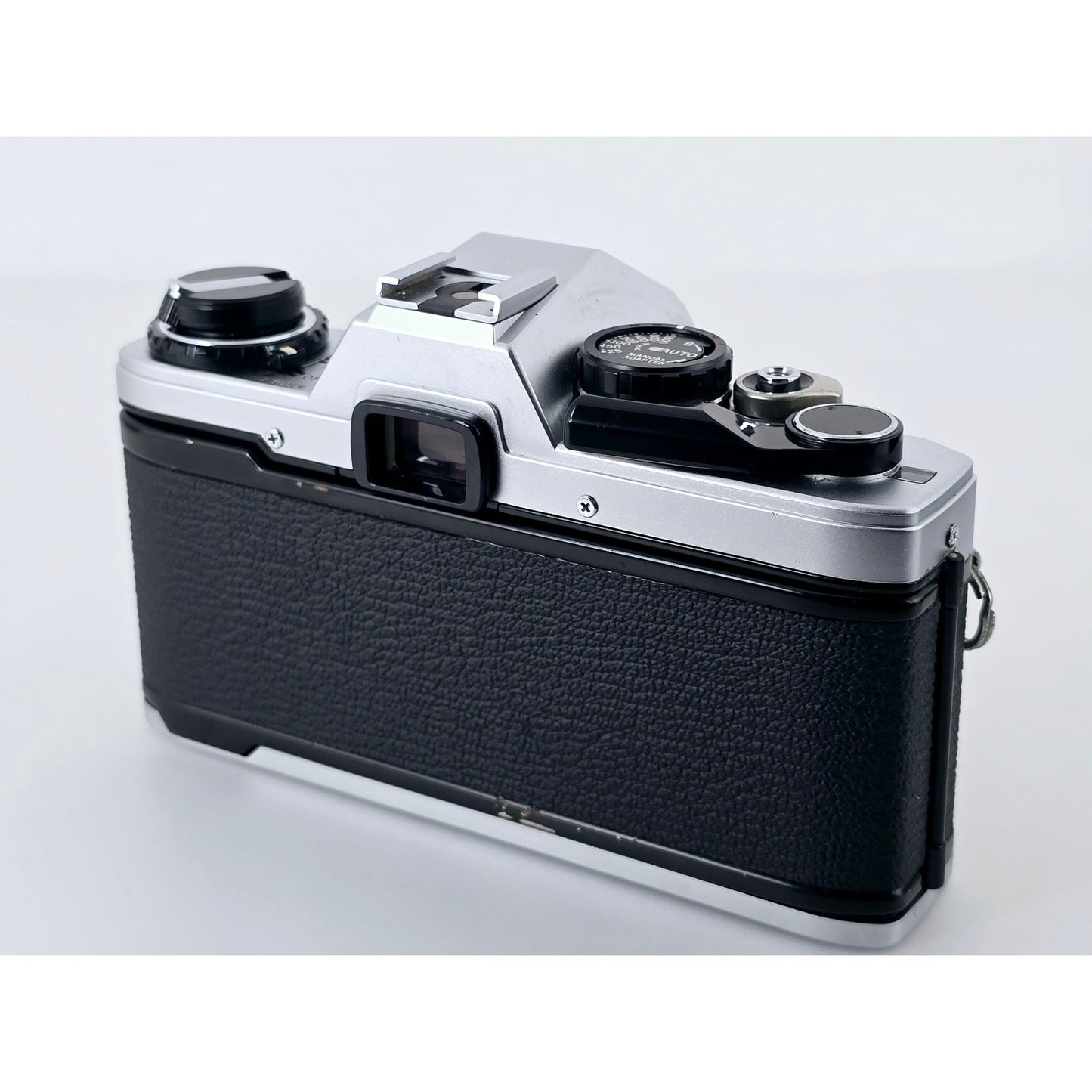[Pre-owned] Olympus OM10 35mm Film SLR Camera Body — Near MINT — Japan #5161