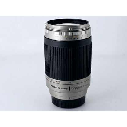 [Pre-owned] Nikon AF Nikkor 70-300mm F4-5.6 G Silver Zoom Lens — Near MINT — Japan #4155