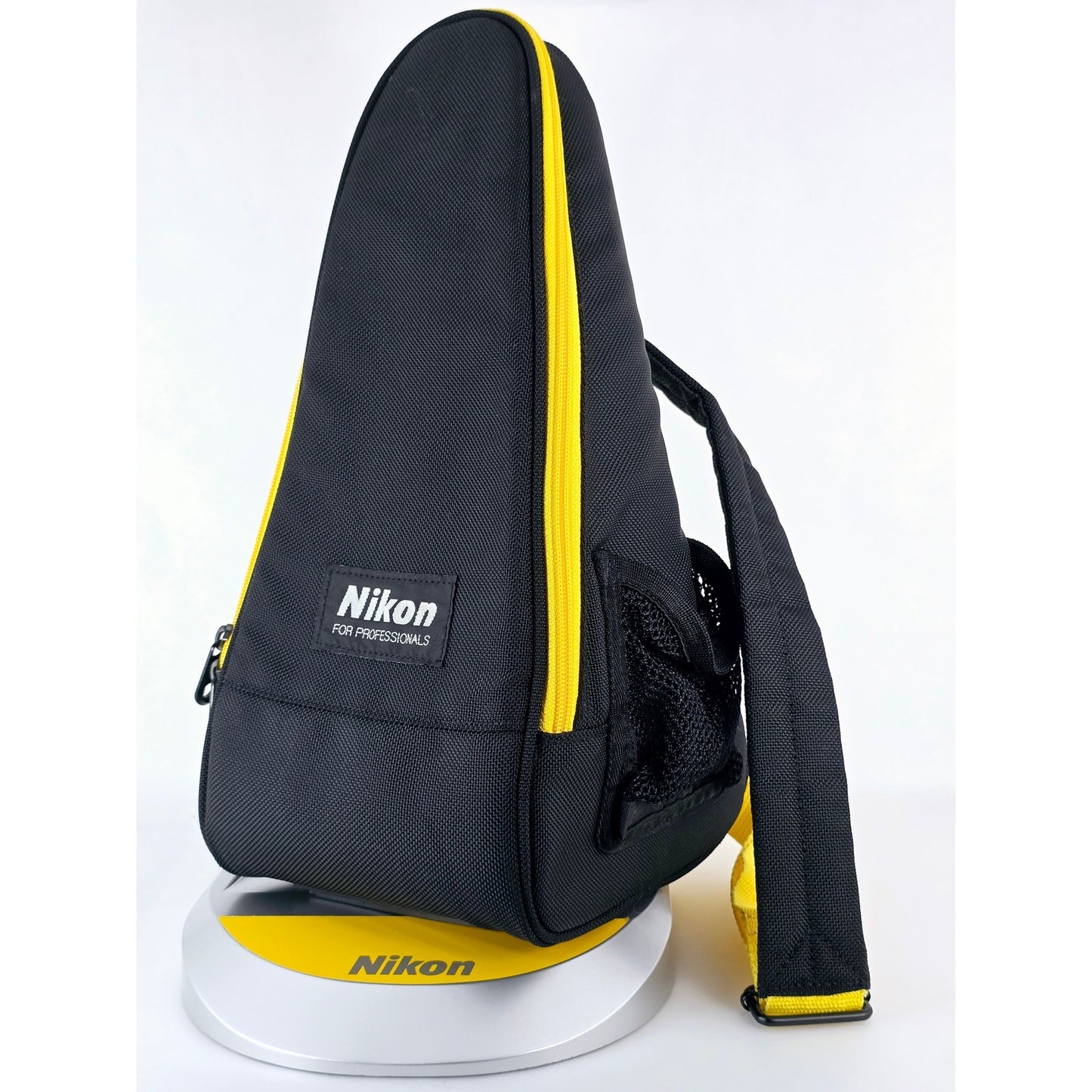[Pre-owned] Genuine Nikon Camera Shoulder Bag Black/Yellow — MINT — Japan #5067