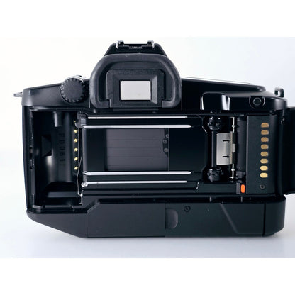 [Pre-owned] Canon EOS 650 35mm Film Camera with EF 28-80mm f/3.5-5.6 II AF Lens — Near MINT — Japan #3900