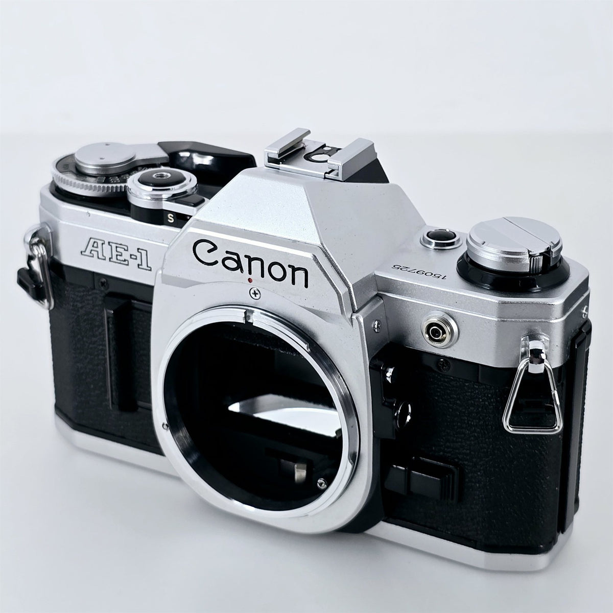 [Pre-owned] Canon AE-1 SLR 35mm Film Camera Body — Near Mint+++ — Japan #5676