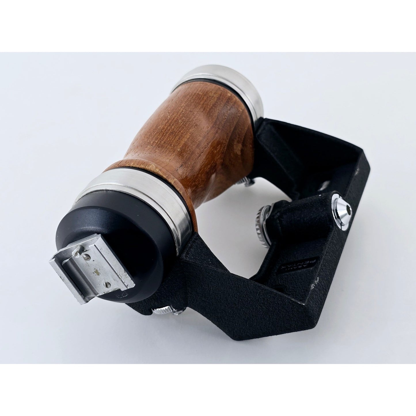 [Pre-owned] Asahi Pentax Hand Wood Grip w/Hot Shoe for 67 67II 6x7 — Near MINT — Japan #5186