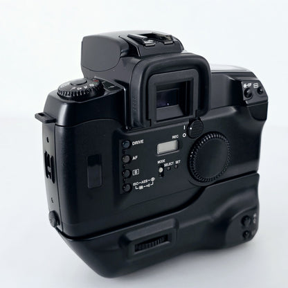 [Pre-owned] Canon EOS 5 QD 35mm SLR Film Camera w/ Vertical Grip VG10 — Near Mint — Japan #5417