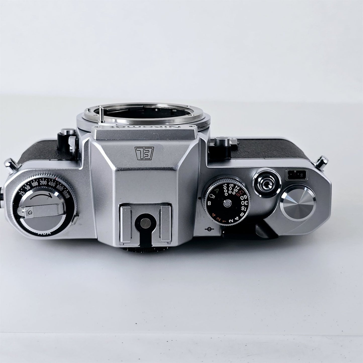 [Pre-owned] Nikon Nikomat EL 35mm SLR Film Camera Body — Near Mint — Japan #5255