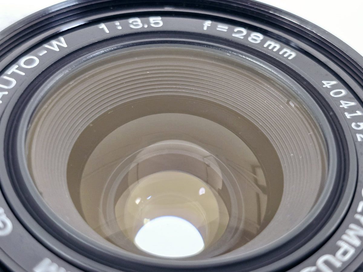 [Pre-owned] Olympus OM System G.Zuiko Auto-W 28mm F3.5 MF Lens — Near Mint+++ — Japan #4063