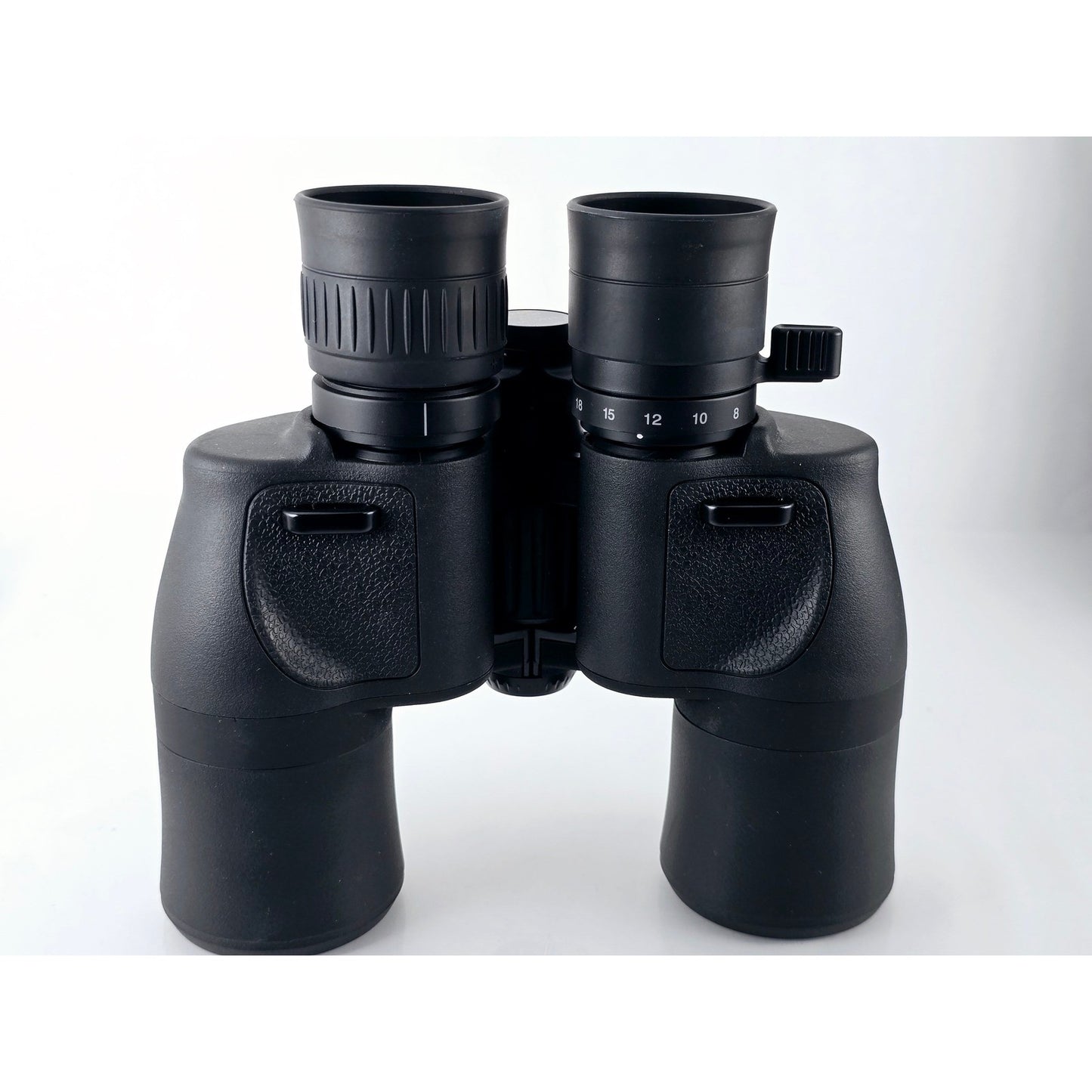 [Pre-owned] Nikon Aculon A211 8-18x42 Porro Prism Zoom Binocular w/ Case — MINT — Japan #2770