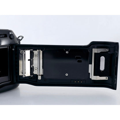 [Pre-owned] Nikon F70 SLR 35mm Film Camera (Body Only) — Near MINT+++ — Japan #3730
