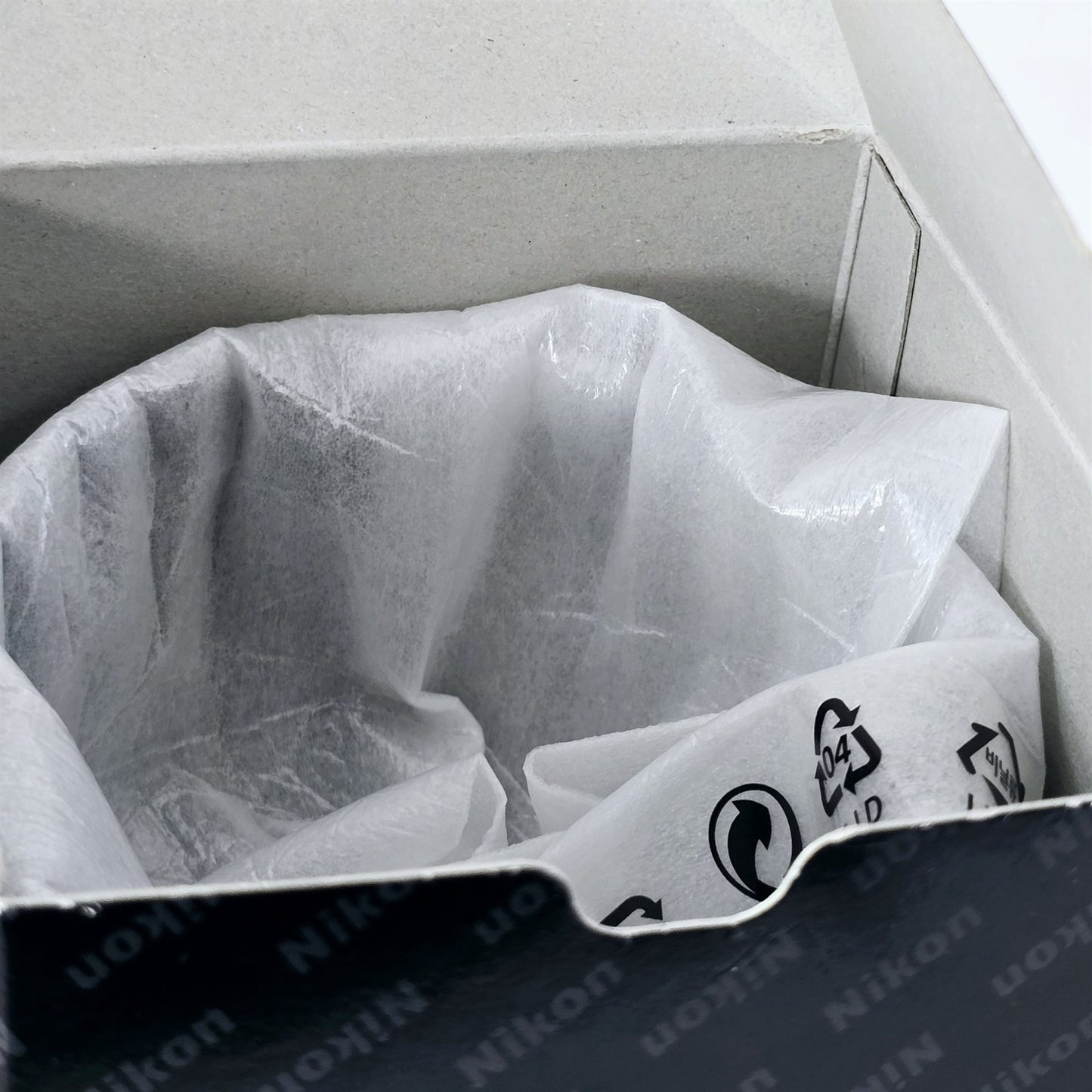 [Pre-owned] Genuine Nikon HB-82 Lens Hood for 24-70mm f/2.8E ED VR AF-S — Unused — Japan #5233