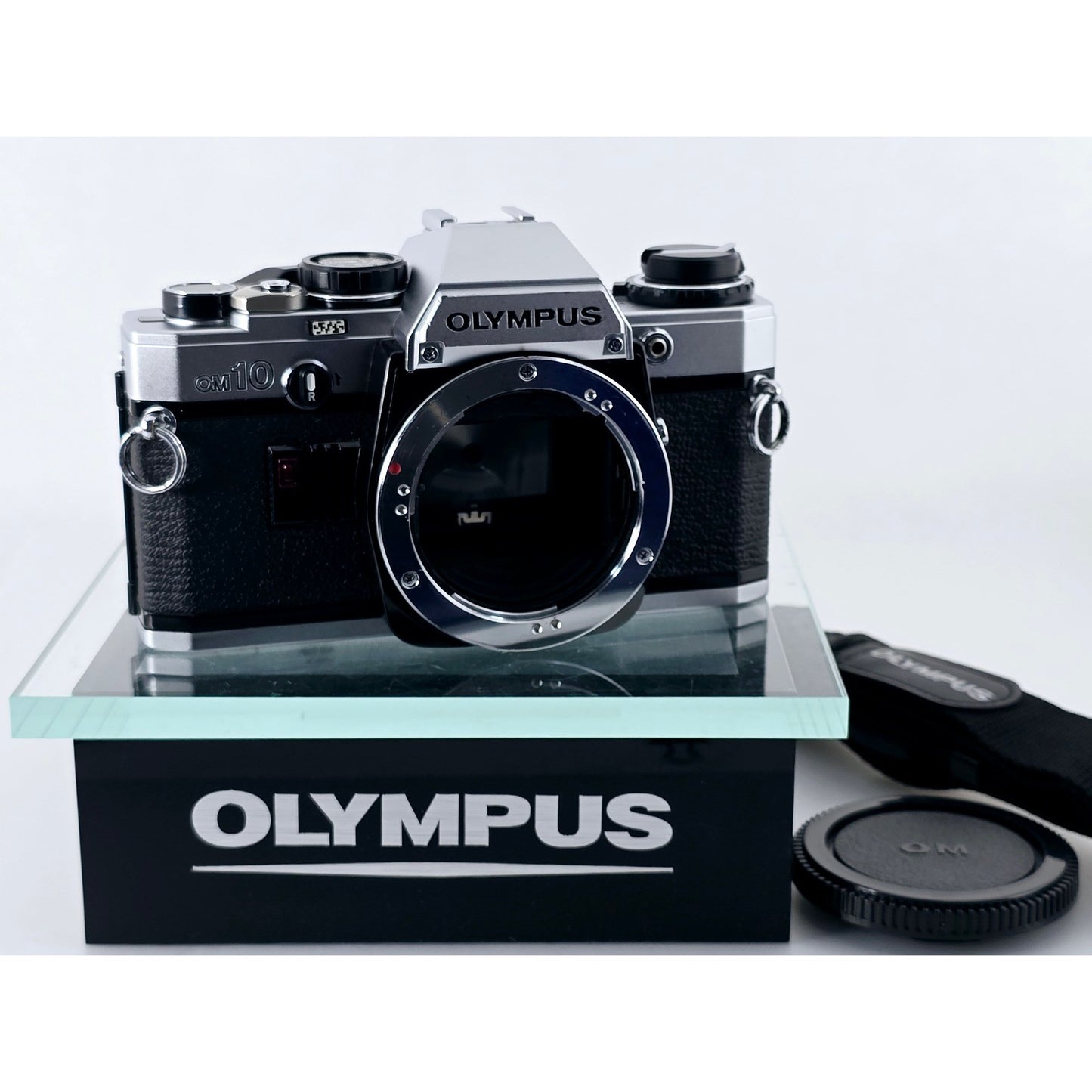 [Pre-owned] Olympus OM10 SLR 35mm Film Camera (Body Only) — Near MINT+++ — Japan #4862