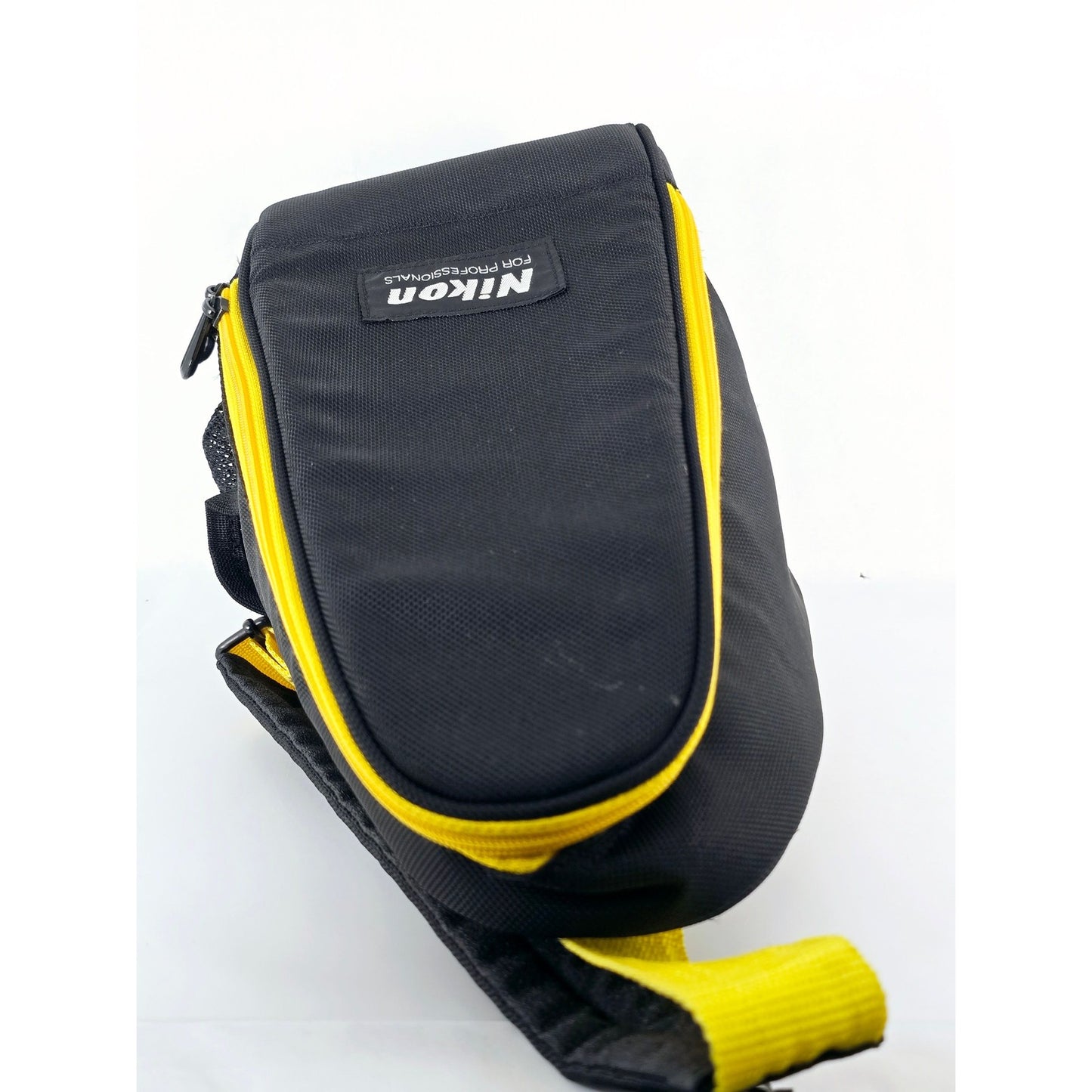 [Pre-owned] Genuine Nikon Camera Shoulder Bag Black/Yellow — MINT — Japan #5067