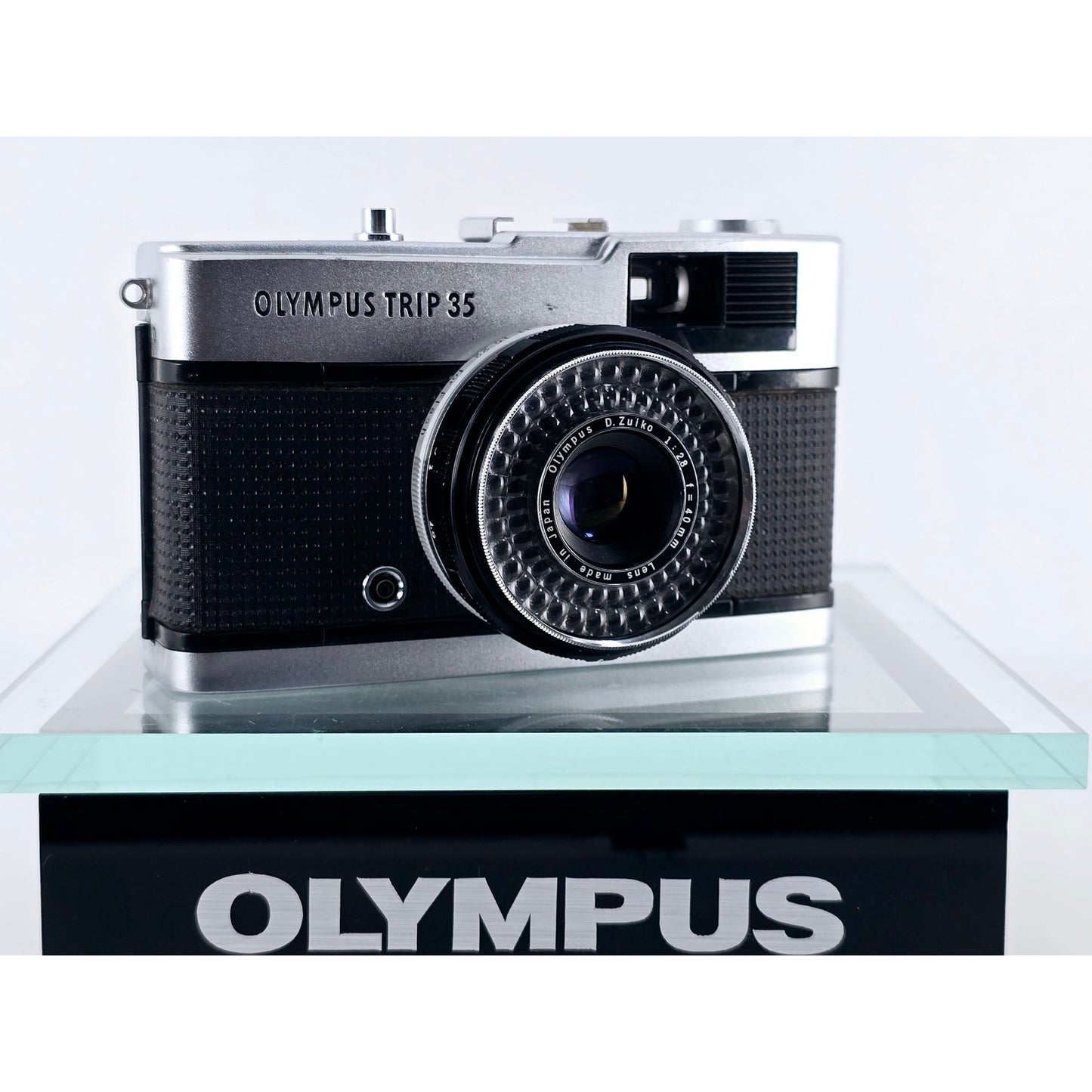 [Pre-owned] Olympus Trip 35 Point & Shoot 35mm Film Camera — Near MINT — Japan #3179
