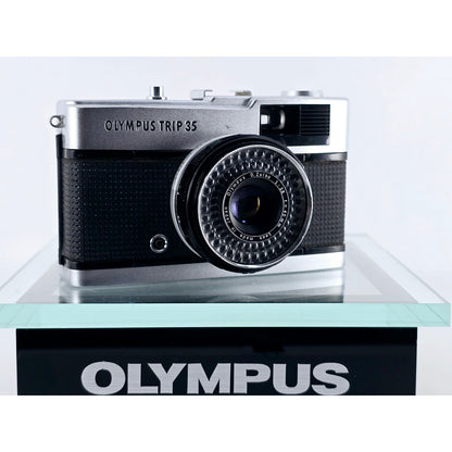 [Pre-owned] Olympus Trip 35 Point & Shoot 35mm Film Camera — Near MINT — Japan #3179