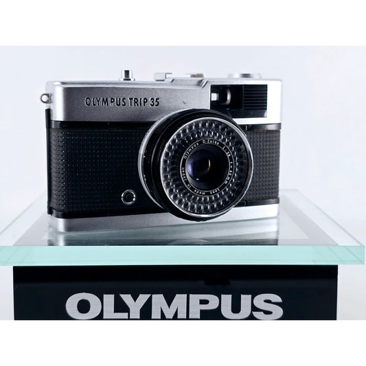 [Pre-owned] Olympus Trip 35 Point & Shoot 35mm Film Camera — Near MINT — Japan #3179