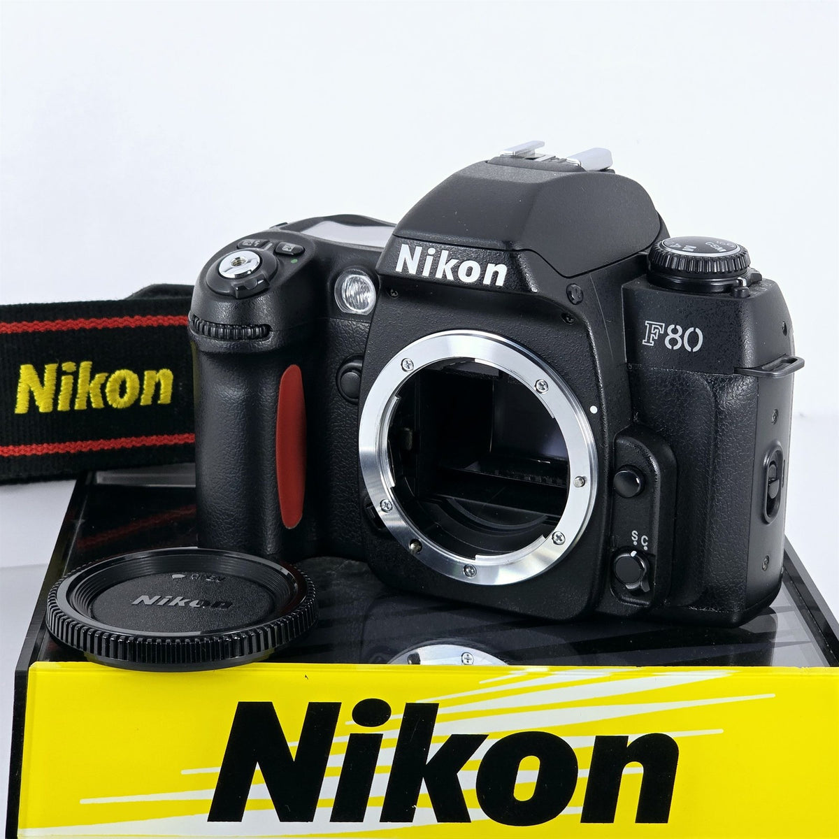 [Pre-owned] Nikon F80 S 35mm Film Camera Body — Mint — Japan #5752