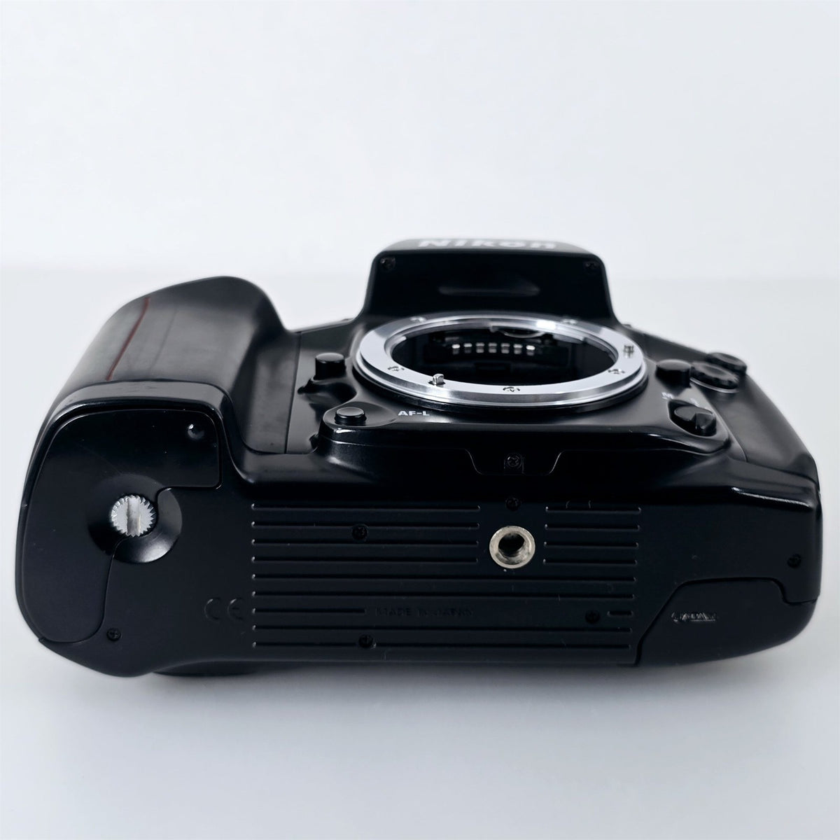 [Pre-owned] Nikon F90X / N90s SLR 35mm Film Camera Body (Black) — Near Mint — Japan #5512