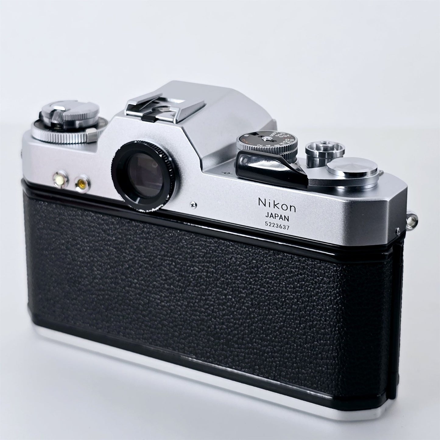 [Pre-owned] Nikon Nikomat EL 35mm SLR Film Camera Body — Near Mint — Japan #5255