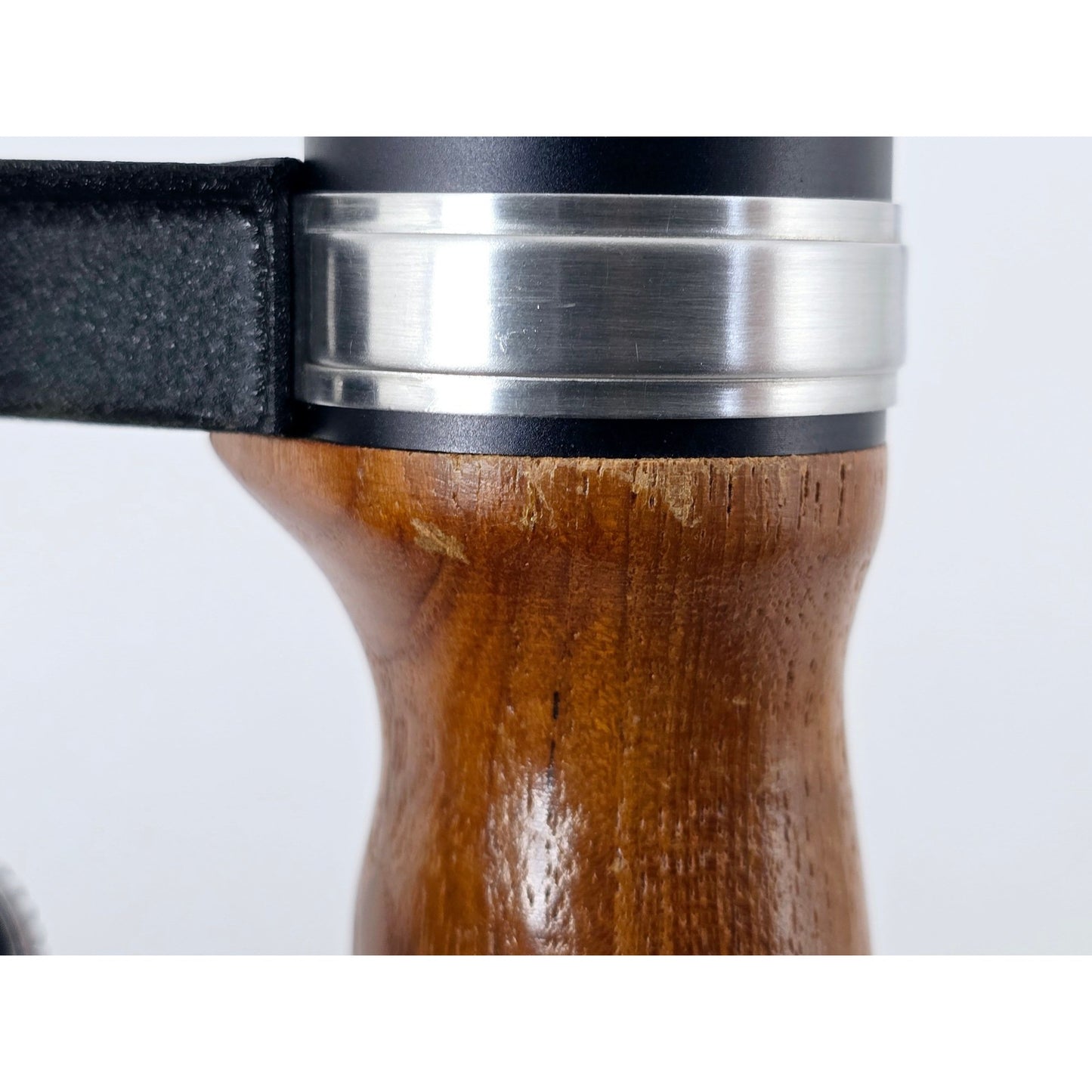 [Pre-owned] Asahi Pentax Hand Wood Grip w/Hot Shoe for 67 67II 6x7 — Near MINT — Japan #5186