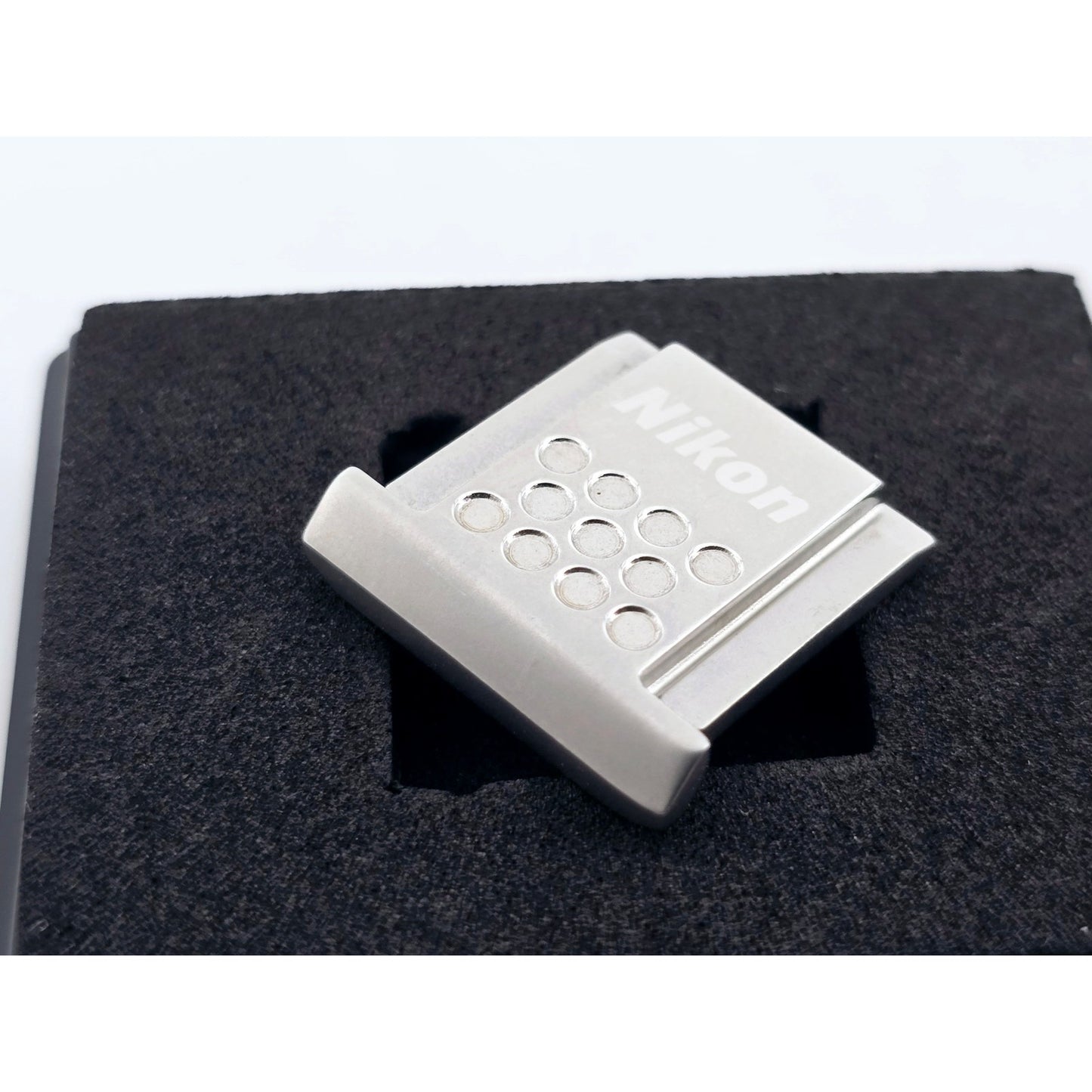 [Pre-owned] Genuine Nikon ASC-01 Accessory Shoe Cover Silver — Unused — Japan #5121