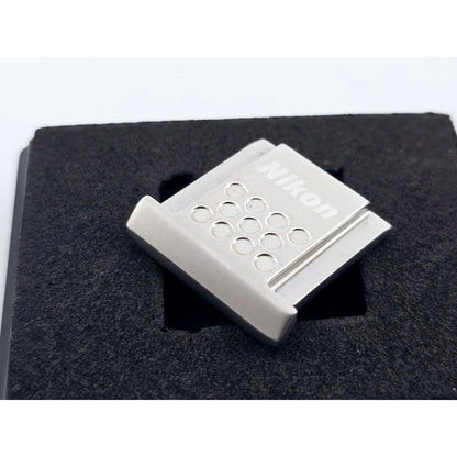 [Pre-owned] Genuine Nikon ASC-01 Accessory Shoe Cover Silver — Unused — Japan #5121
