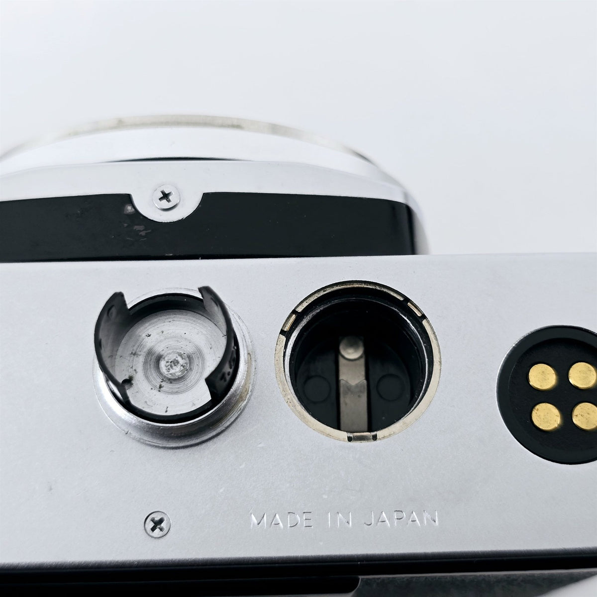 [Pre-owned] Nikon FE SLR 35mm Film Camera Body Only Silver — Near Mint — Japan #5623