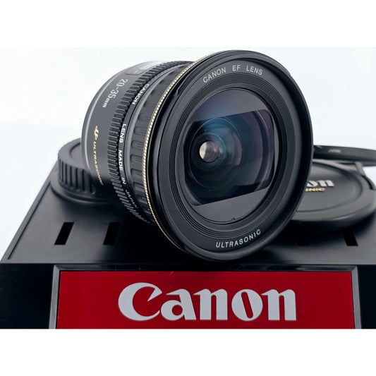 [Pre-owned] Canon EF 20-35mm F3.5-4.5 Wide Angle Zoom Lens — MINT — Japan #4841