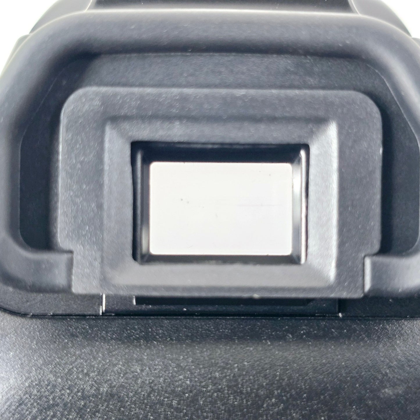 [Pre-owned] Canon EOS 1000 QD Film Camera with EF 28-80mm f/3.5-5.6 II AF Lens — Near MINT — Japan #4039