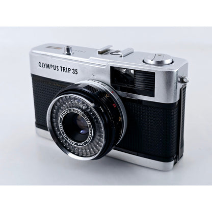 [Pre-owned] Olympus Trip 35 Point & Shoot 35mm Film Camera — Near MINT — Japan #3179