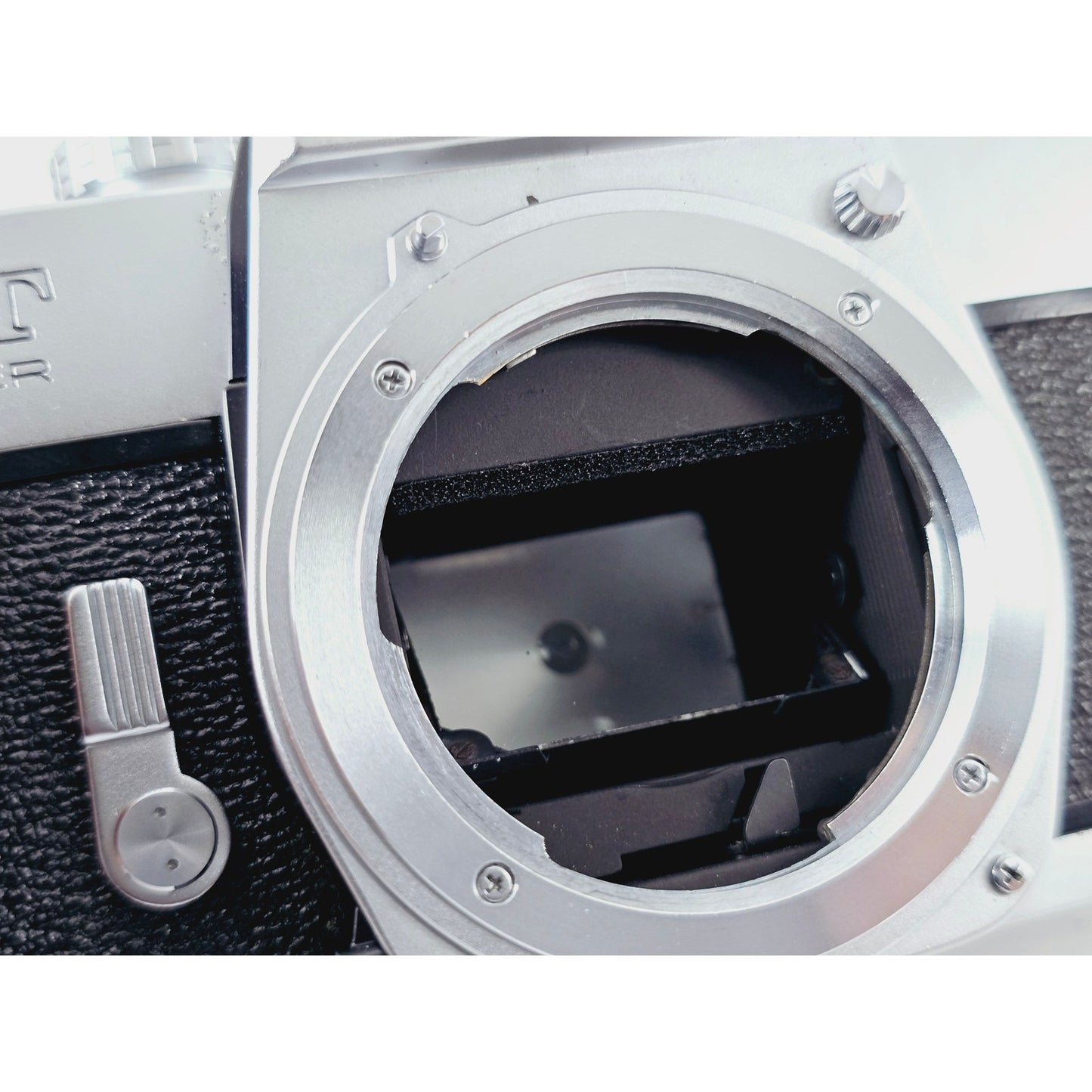 [Pre-owned] Minolta SRT Super Silver SLR 35mm Film Camera (Body Only) — Near MINT — Japan #2461