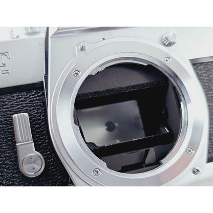 [Pre-owned] Minolta SRT Super Silver SLR 35mm Film Camera (Body Only) — Near MINT — Japan #2461