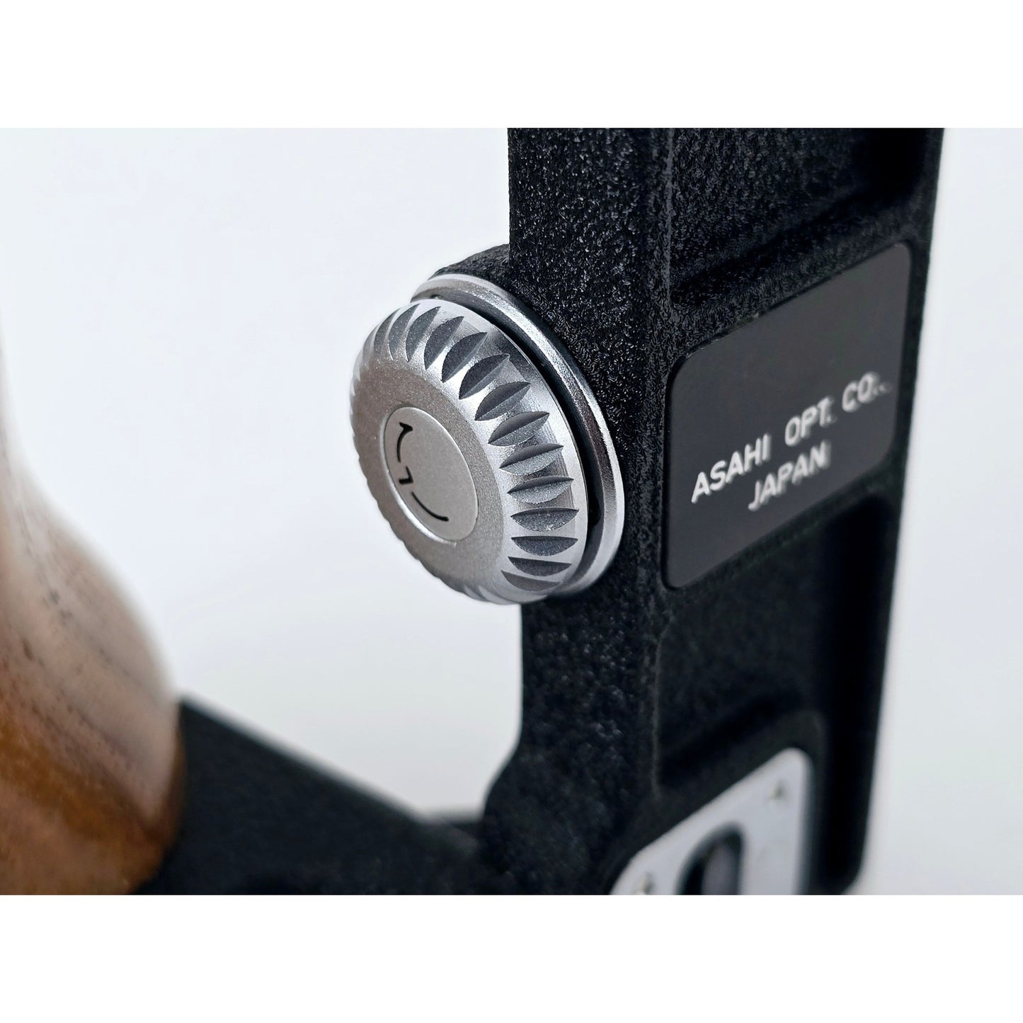 [Pre-owned] Asahi Pentax Hand Wood Grip w/ Hot Shoe for 67 67II 6x7 — Near MINT — Japan #5185