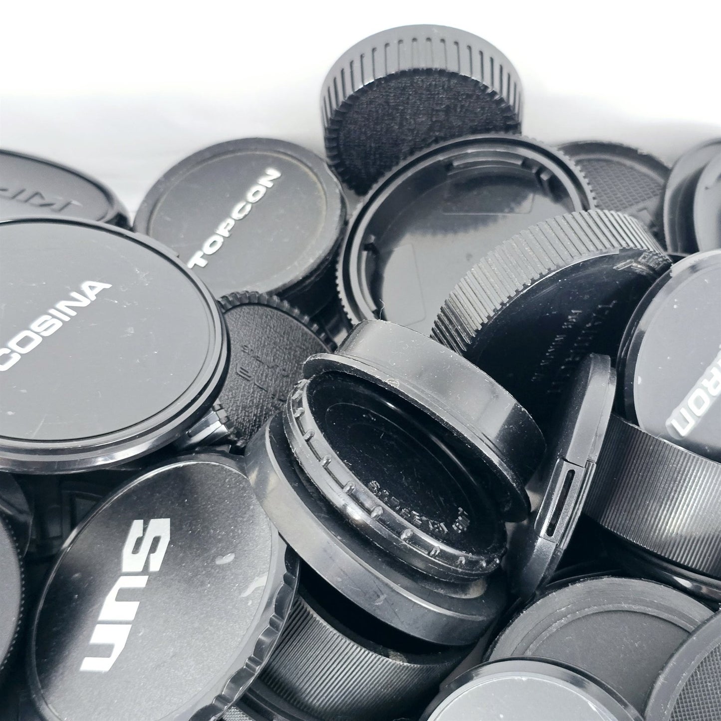 [Pre-owned] Bulk Lot 100 pcs Assorted Front & Rear Camera Lens Caps — Near Mint — Japan #5565