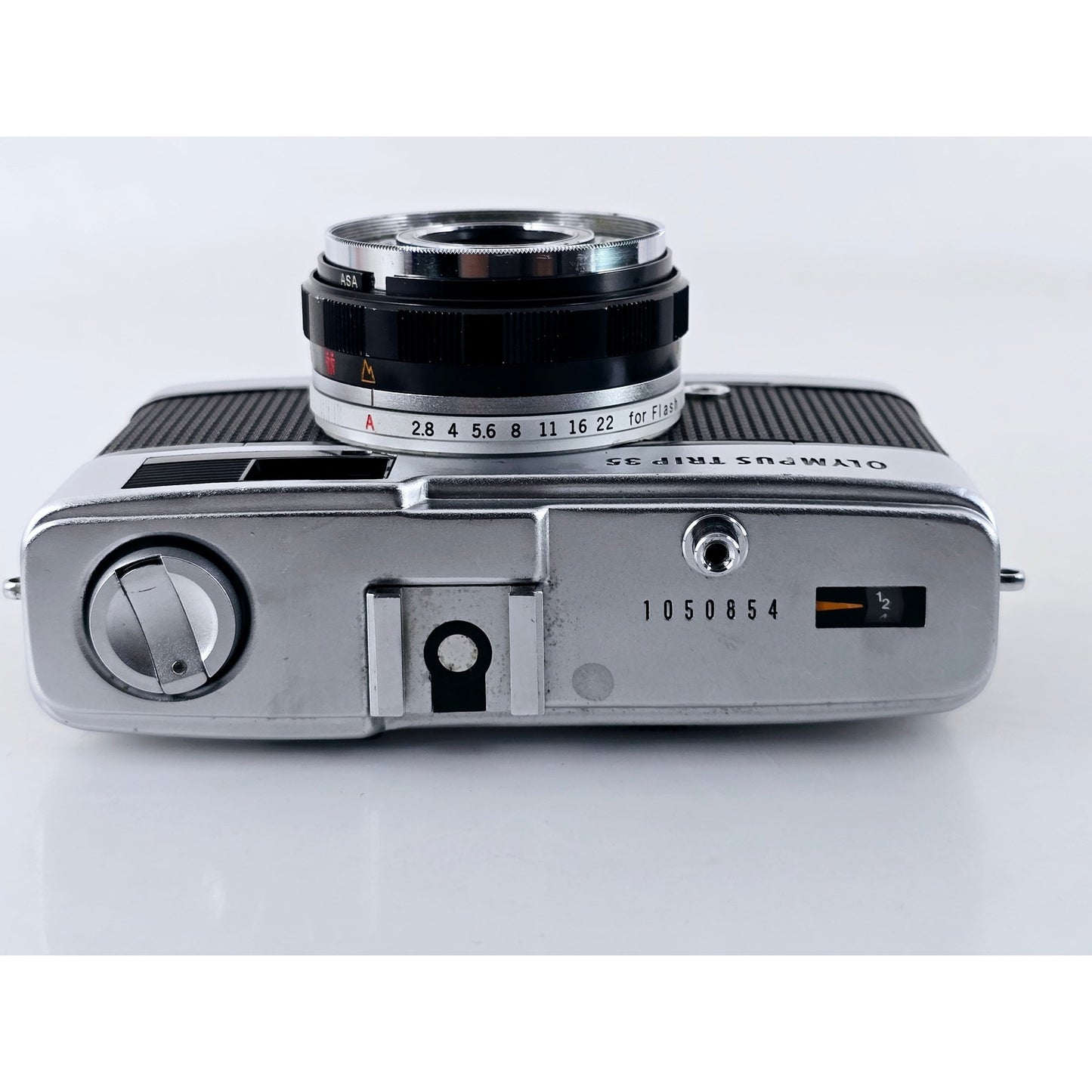 [Pre-owned] Olympus Trip 35 Point & Shoot 35mm Film Camera — Near MINT — Japan #3179