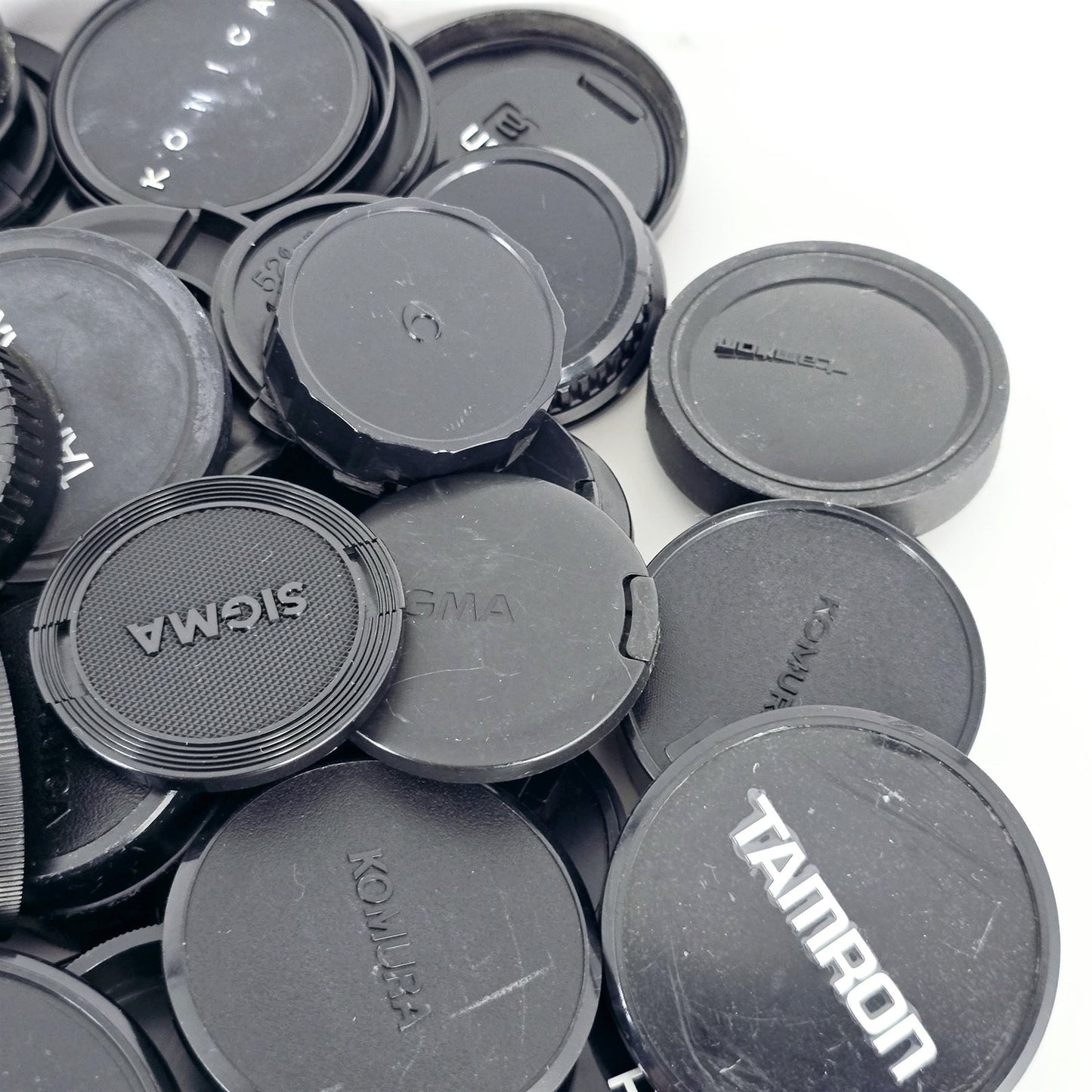 [Pre-owned] Bulk Lot 100 pcs Camera Lens Caps Front & Rear Assorted — Near Mint — Japan #5567
