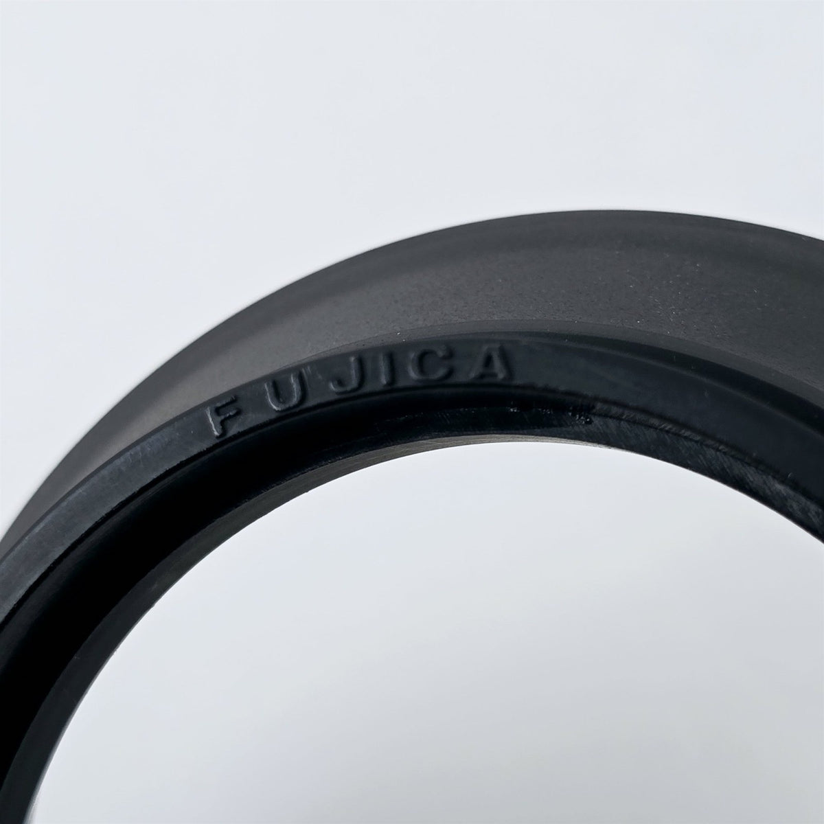 [Pre-owned] Genuine Fujica 65mm Screw-in Rubber Lens Hood — Mint — Japan #5621