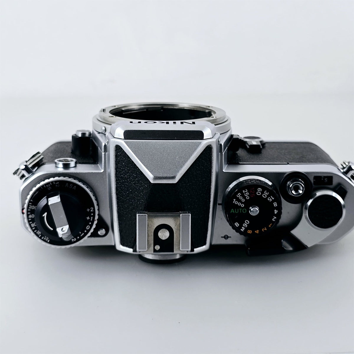 [Pre-owned] Nikon FE SLR 35mm Film Camera Body Only Silver — Near Mint — Japan #5623