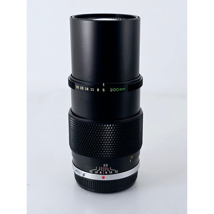 [Pre-owned] Olympus F.Zuiko Auto-T 200mm F5 MF Telephoto Lens — Near MINT+++ — Japan #4362