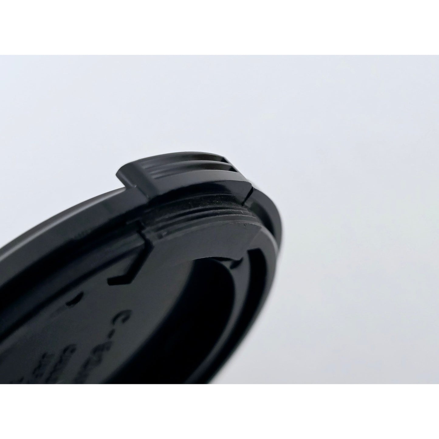 [Pre-owned] Canon Camera Of The 1980 Olympic Winter Games 52mm Lens Cap — Near MINT — Japan #4922