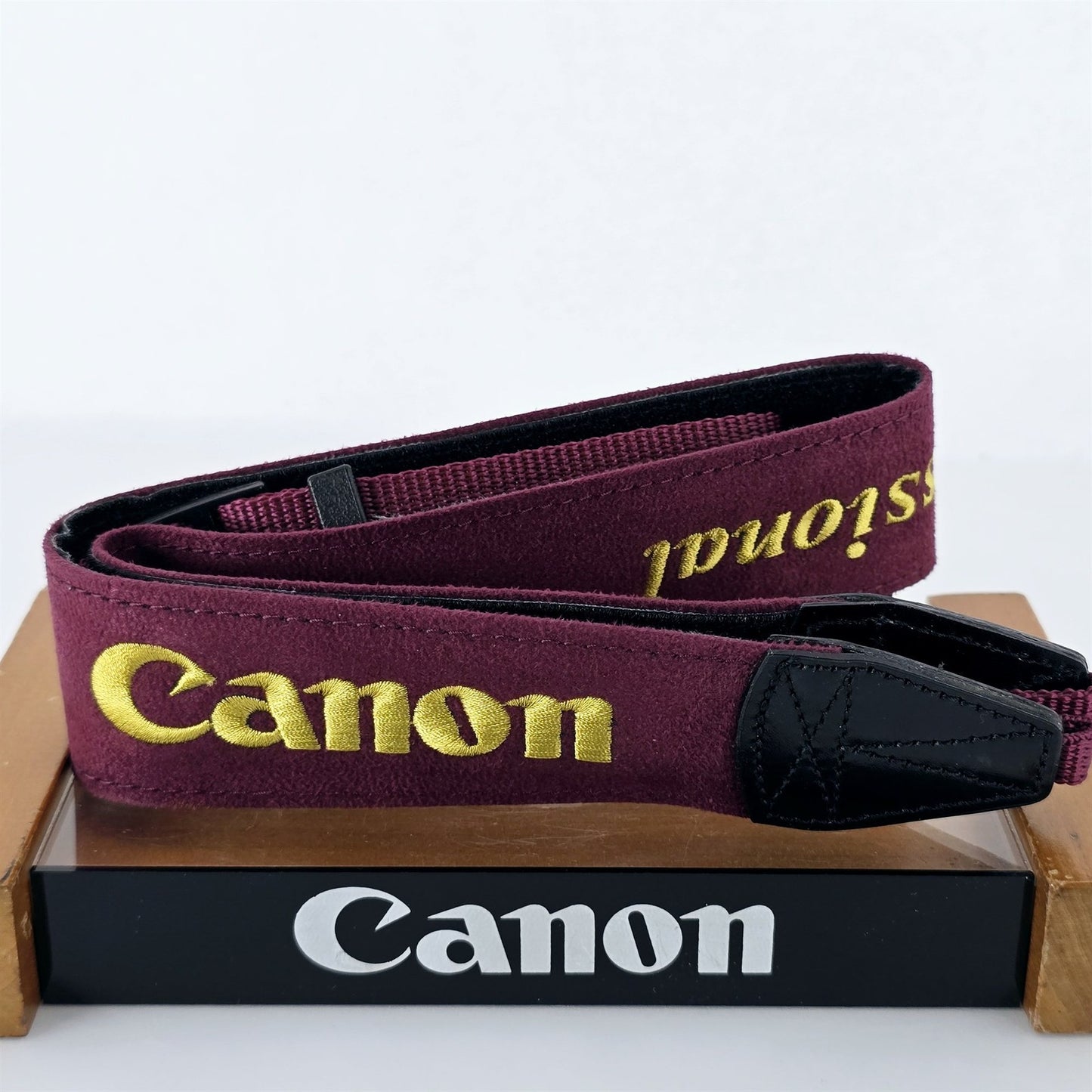 [Pre-owned] Canon Gold Embroidered Logo Neck Strap for EOS Digital — Unused — Japan #5445