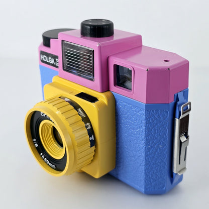 [Pre-owned] Holga 120GCFN Medium Format Film Camera with Built-in Flash — Near Mint — Japan #5382